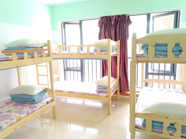 Hostal 81 Youth Hostel