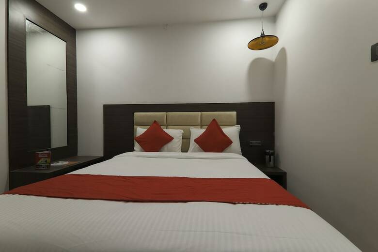 Hotel L N International