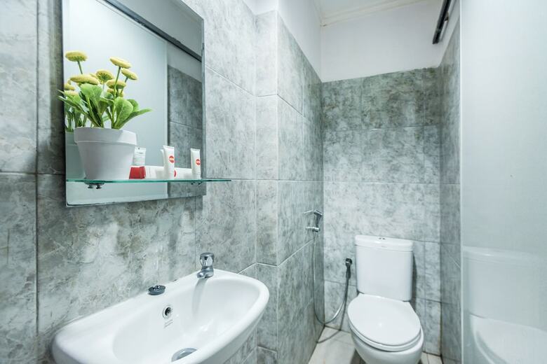 Hotel Oyo 1491 Sandang Residence