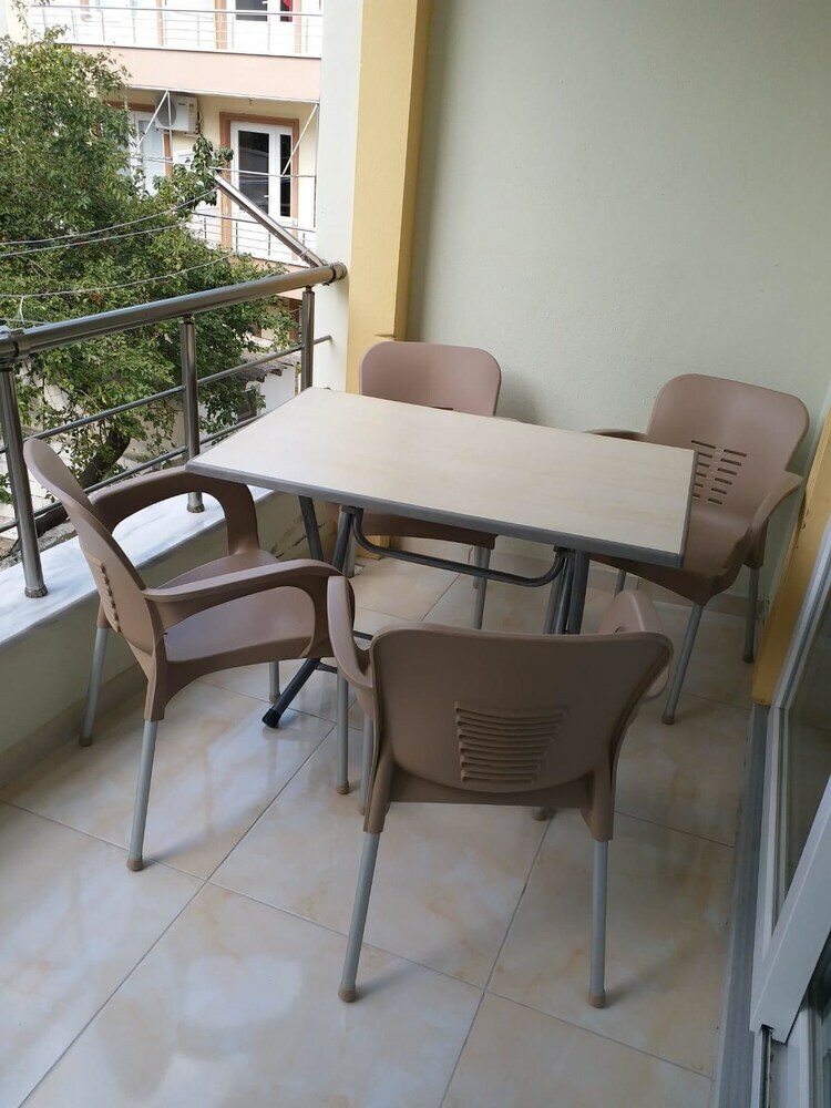 Avsa Roza Apart