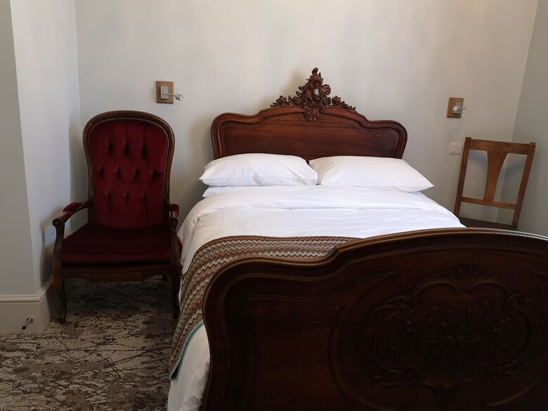 East Walls Hotel