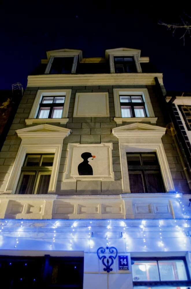 Hostal Red Nose - Hostel