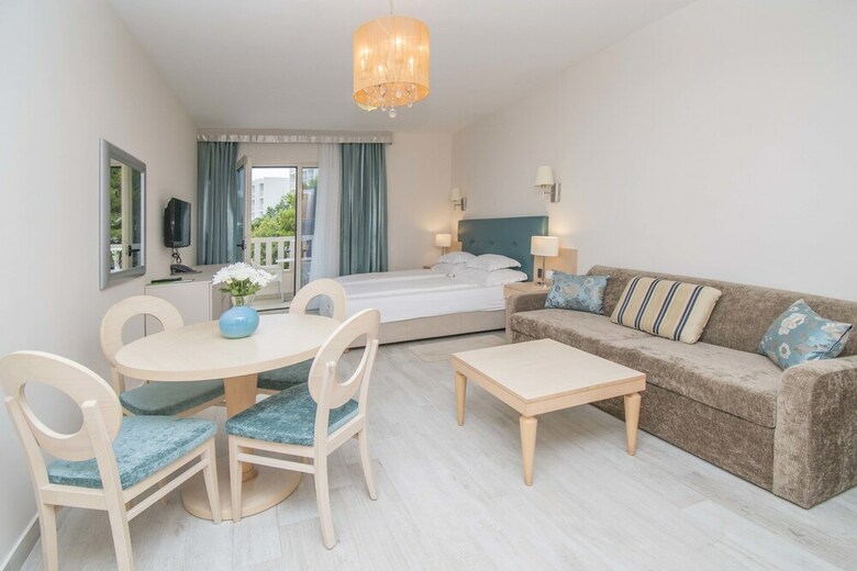 Aparthotel Flora