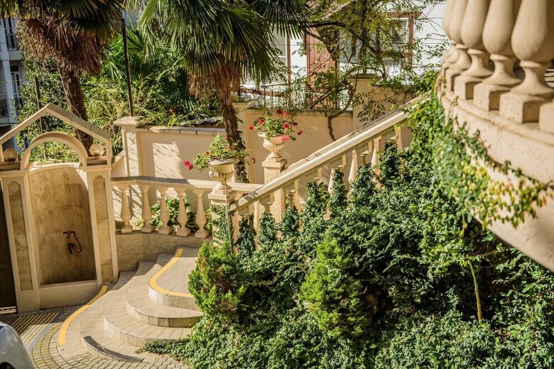 Hotel Grace Nairi
