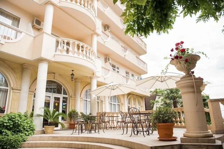 Hotel Grace Nairi