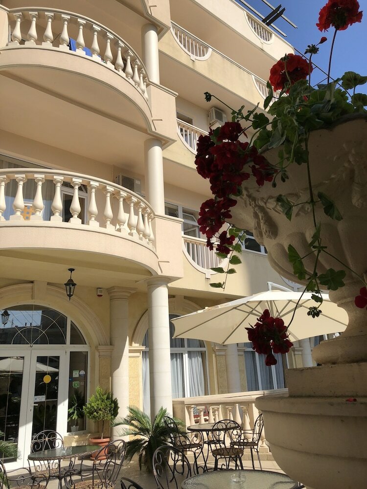 Hotel Grace Nairi