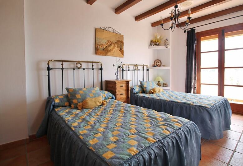 1055 Villa Cerrillo