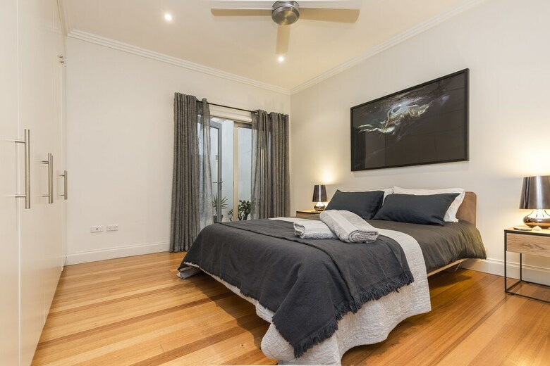 Stylish 3 Bedroom Pool House In Surry Hills