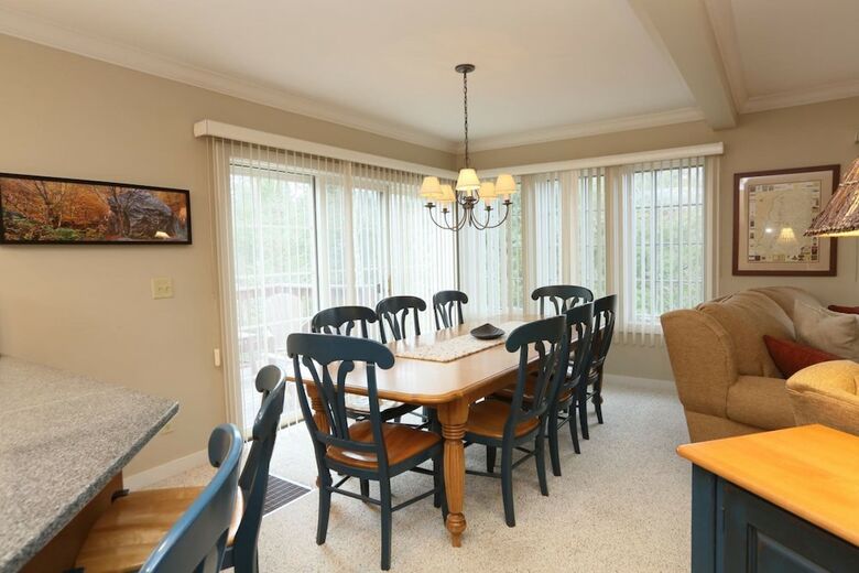 Upscale 3br Topnotch Overlook