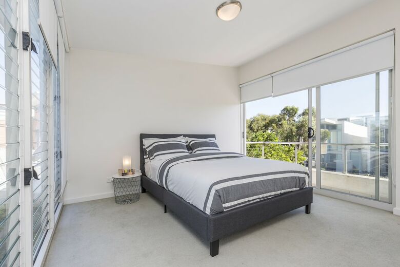 Sydney Seaside Contemporary Executive Living