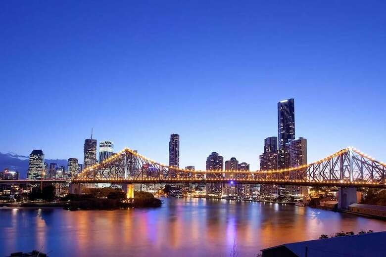 Sky High 2 Bedroom Apartment In Central Brisbane