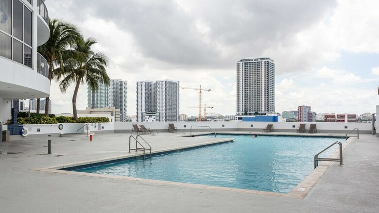 Apartamentos High-rise Luxury Retreat At Opera Tower