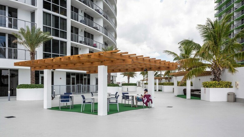 Apartamentos High-rise Luxury Retreat At Opera Tower