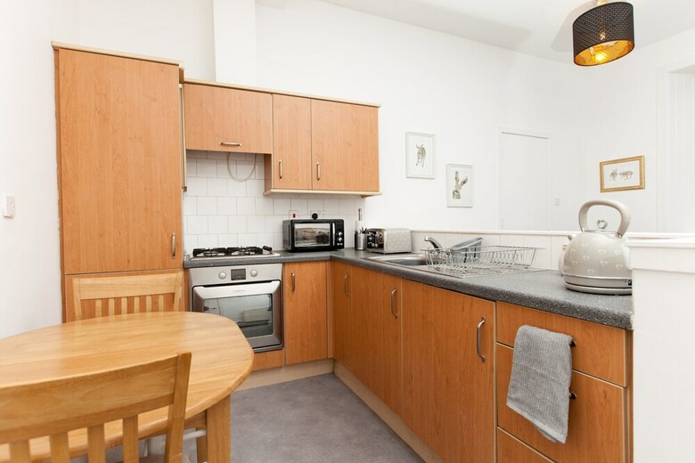 Apartamentos Comfortable 3 Bedroom Top Floor Flat In Old Town