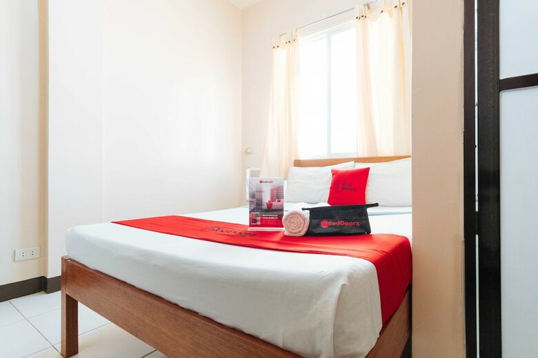 Hotel Reddoorz Near Skylight Convention Center