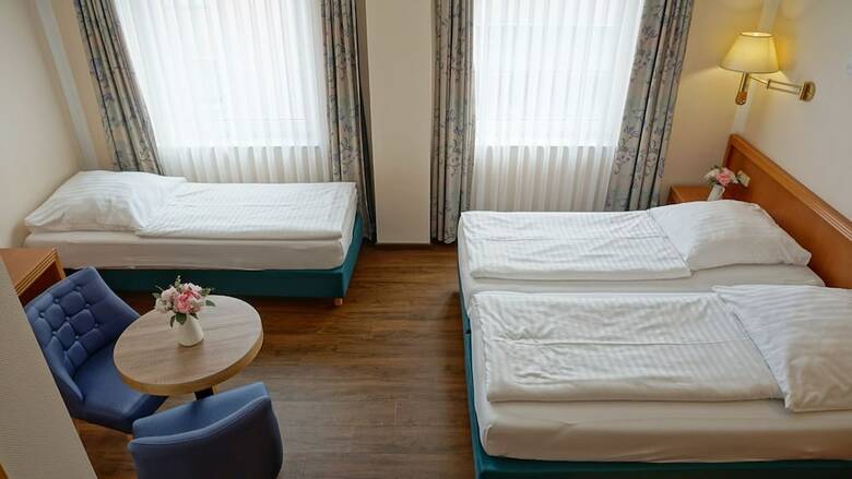 Hotel Opal