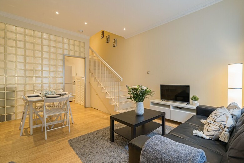 2 Bed Grassmarket Apartment