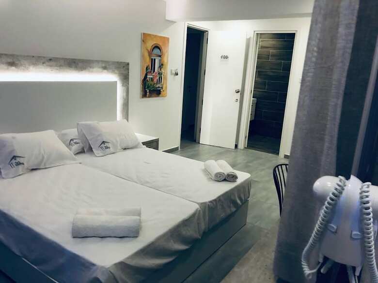 Hotel White 11