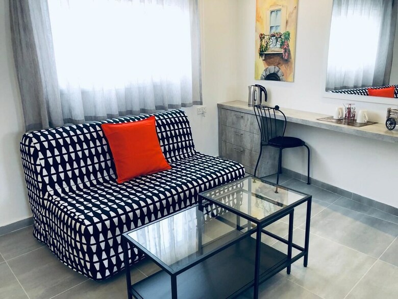 Hotel White 11