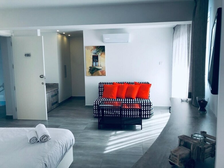 Hotel White 11