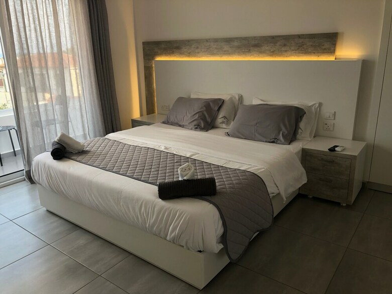 Hotel White 11