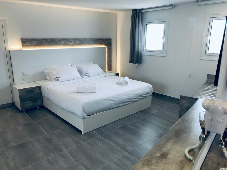 Hotel White 11