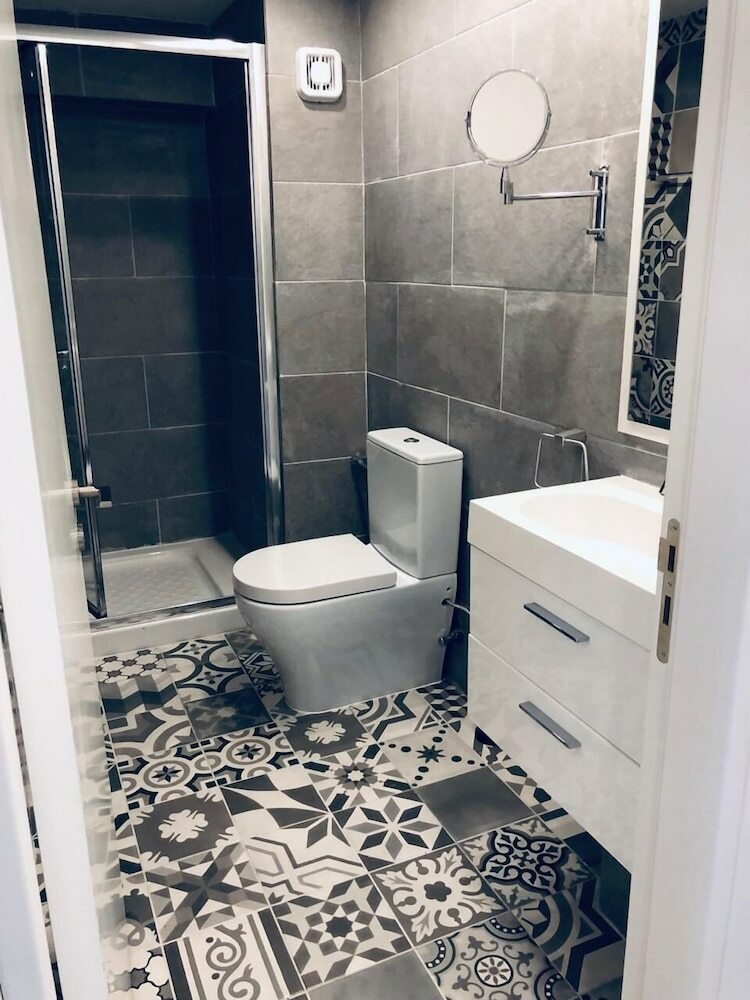 Hotel White 11