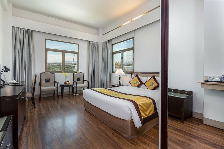 Da Nang Riverside Hotel