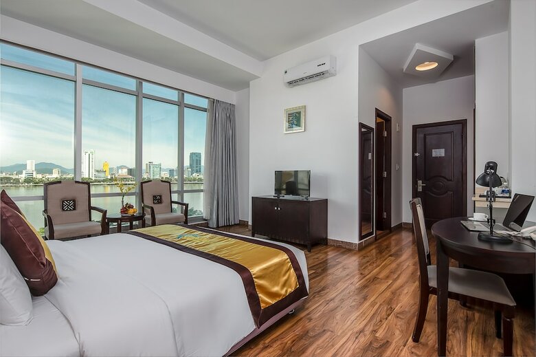 Da Nang Riverside Hotel