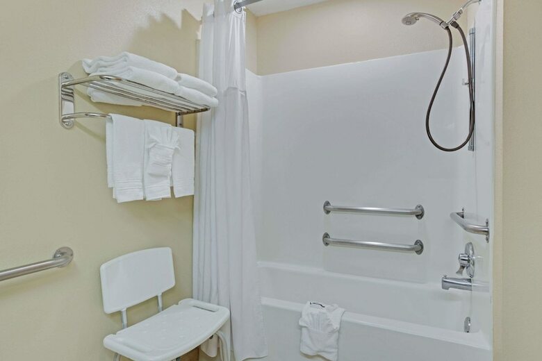 Hotel Microtel Inn By Wyndham Charlotte/university Place