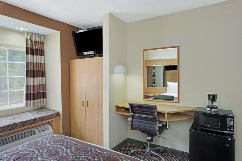 Hotel Microtel Inn By Wyndham Charlotte/university Place