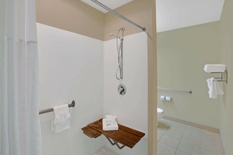 Hotel Microtel Inn By Wyndham Charlotte/university Place