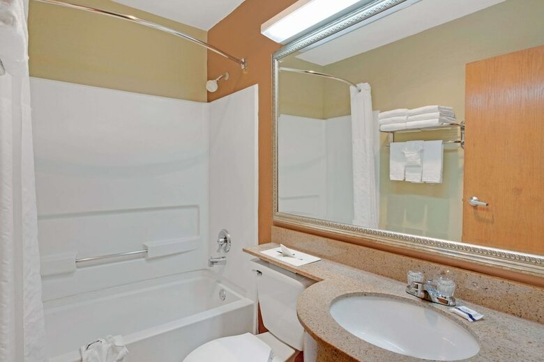 Hotel Microtel Inn By Wyndham Charlotte/university Place