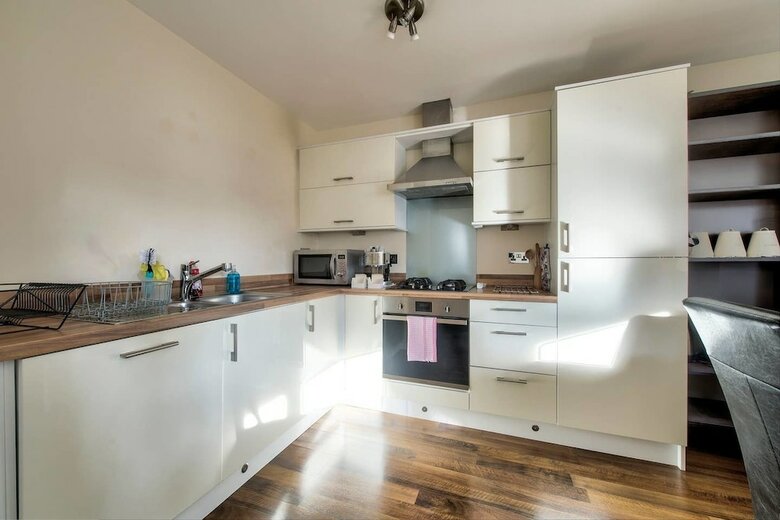 Apartamentos Bright 2br Flat With Good Links To City Centre