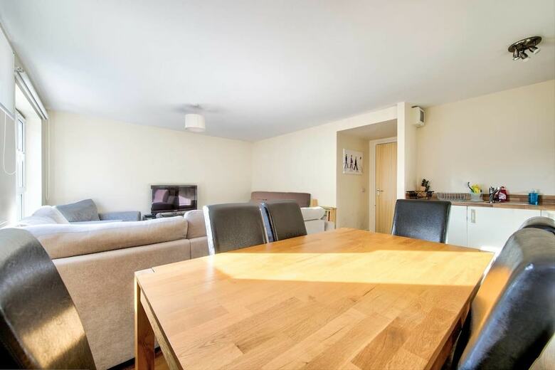 Apartamentos Bright 2br Flat With Good Links To City Centre