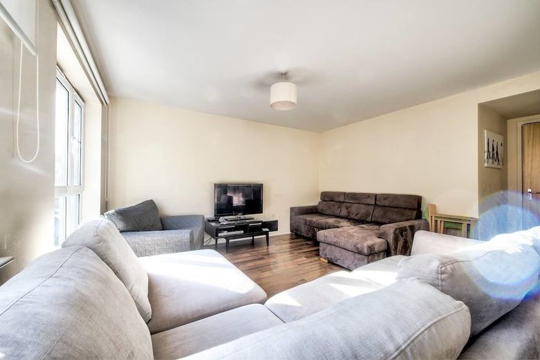Apartamentos Bright 2br Flat With Good Links To City Centre