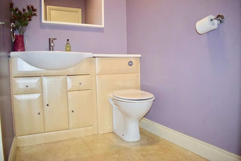 Spacious, Bright & Modern 3 Bedroom Family Home