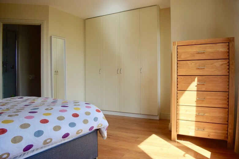 Spacious, Bright & Modern 3 Bedroom Family Home