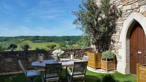 Hostal La Maison Bak�a