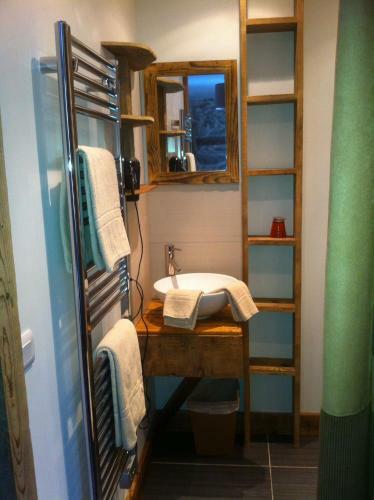 Bed & Breakfast Chambre D'h�te La Tour Du Merle