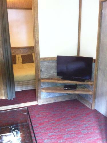 Bed & Breakfast Chambre D'h�te La Tour Du Merle