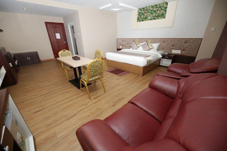 H Plus Hotel Yangon