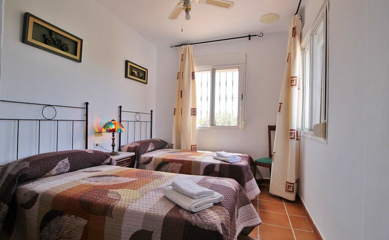 1053 Villa Seral