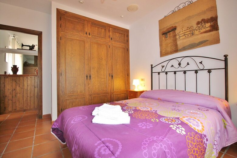 1053 Villa Seral