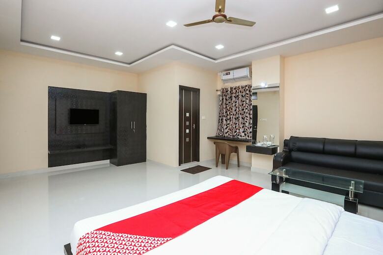 Hotel Suvarna Suites
