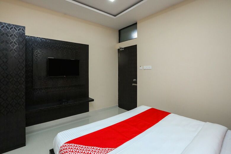 Hotel Suvarna Suites