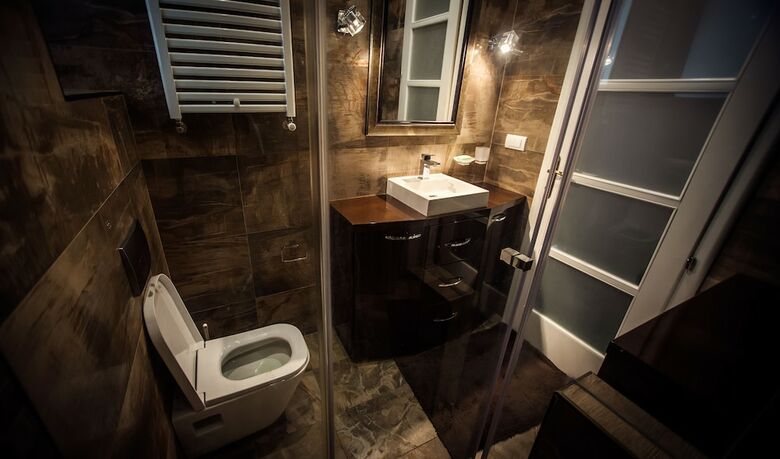 Crown Apartment