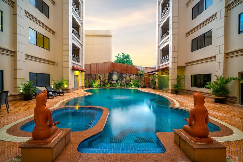 Dragon Royal Angkor Hotel