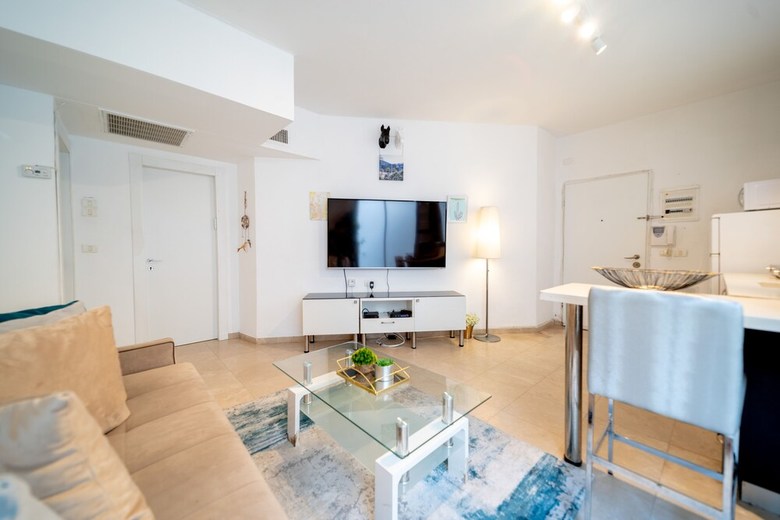 Amazing Apartment- 5 Min From The Beach