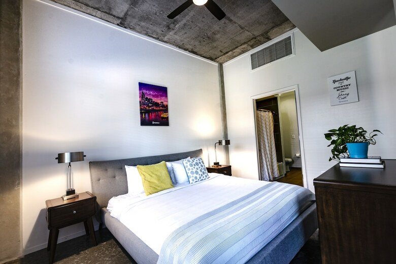 Acklen Luxury Condos By Hosteeva